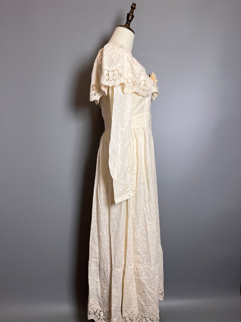 Vintage Cream Gunne Sax Dress with Lace Ruffled Collar and Buttoned Bodice – 70s-Inspired Gunne Sax Dress